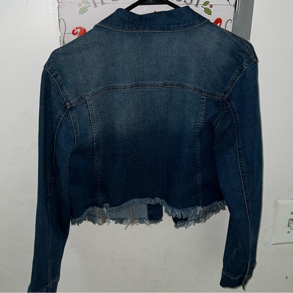 Cropped Jean Jacket - Picture 4 of 8